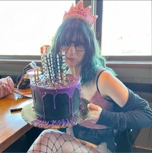 Meet your Posher, Monroe